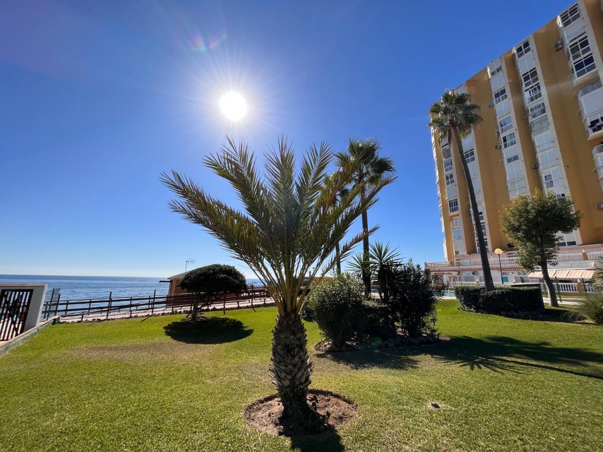 Studio On The Beach Front Málaga Esterno foto
